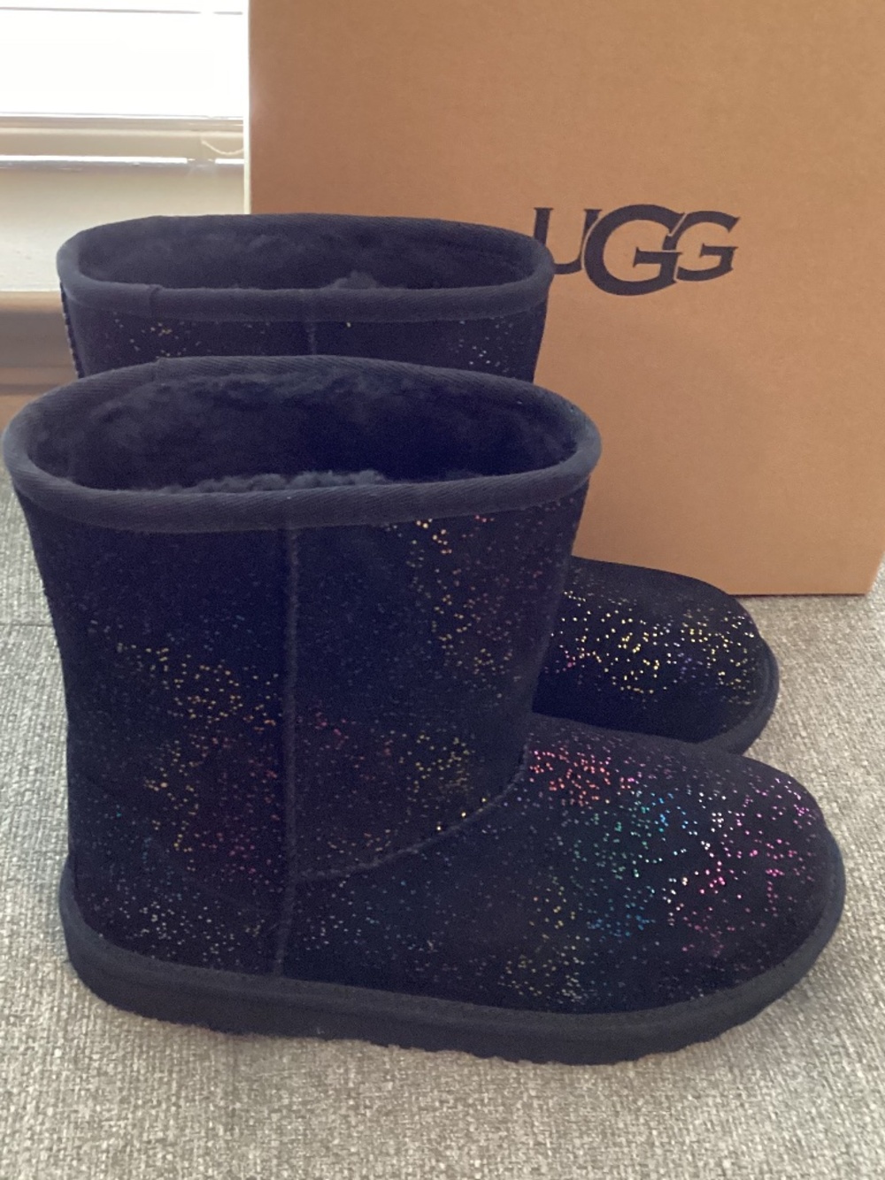 UGG® Kids Classic II Shimmer Sky Booties, size 5 Youth